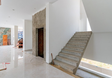 4 Bedroom Villa For Sale - Tonle Bassac, Phnom Penh thumbnail