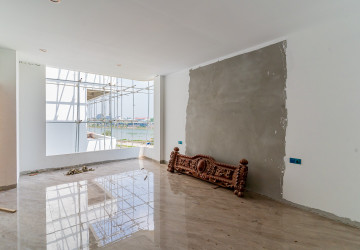 4 Bedroom Villa For Sale - Tonle Bassac, Phnom Penh thumbnail