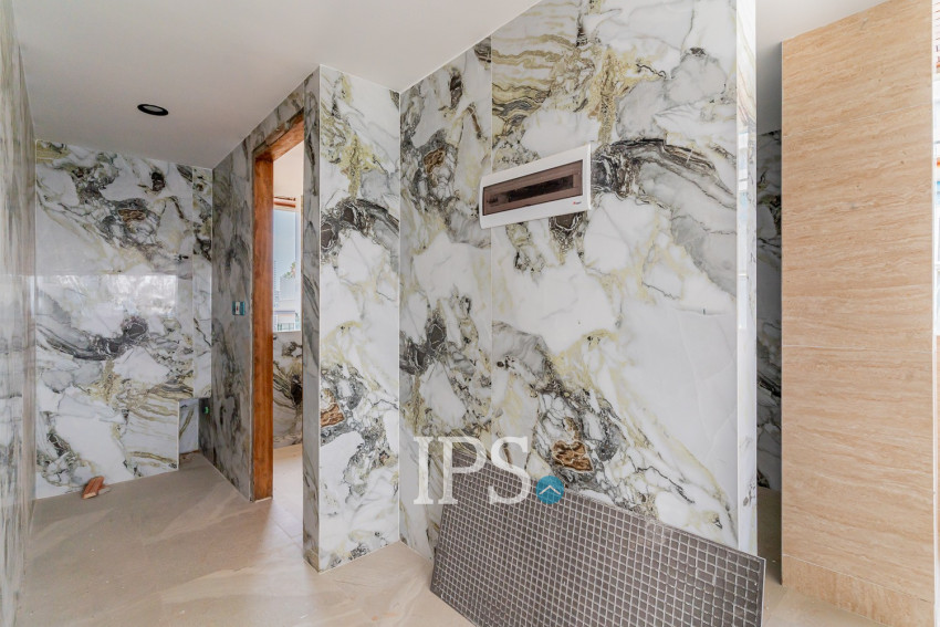 4 Bedroom Villa For Sale - Tonle Bassac, Phnom Penh