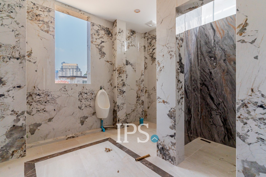 4 Bedroom Villa For Sale - Tonle Bassac, Phnom Penh