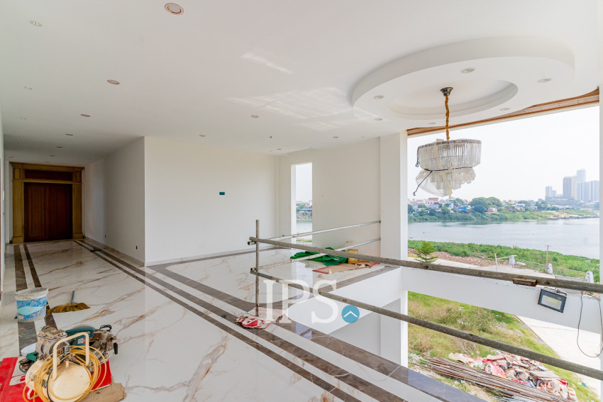 4 Bedroom Villa For Sale - Tonle Bassac, Phnom Penh