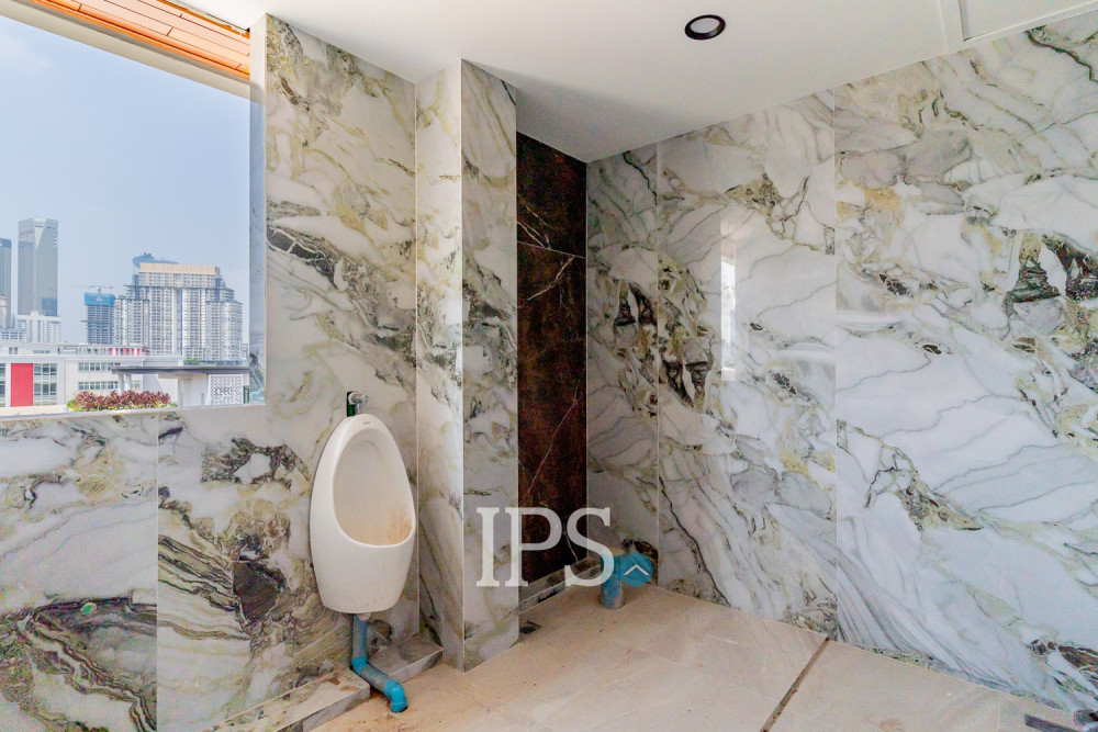 4 Bedroom Villa For Sale - Tonle Bassac, Phnom Penh - Image 43