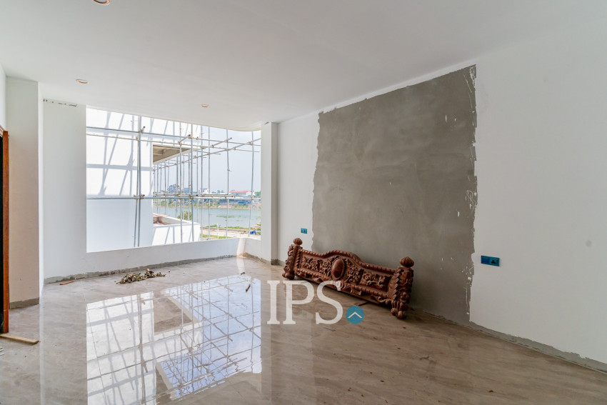 4 Bedroom Villa For Sale - Tonle Bassac, Phnom Penh