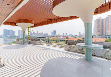 4 Bedroom Villa For Sale - Tonle Bassac, Phnom Penh thumbnail