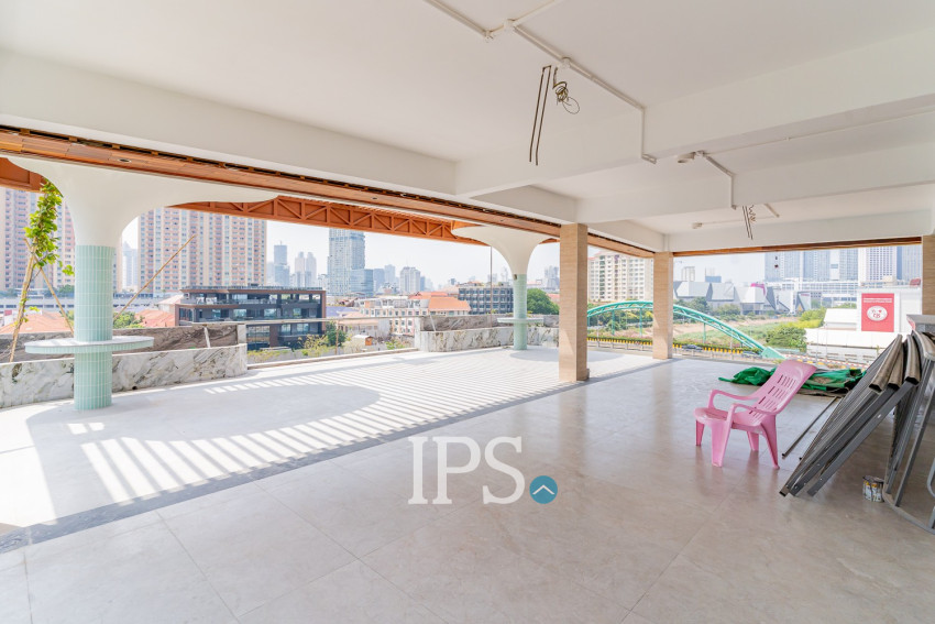 4 Bedroom Villa For Sale - Tonle Bassac, Phnom Penh