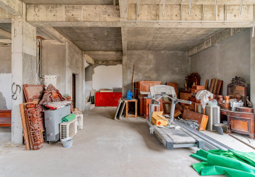 4 Bedroom Villa For Sale - Tonle Bassac, Phnom Penh thumbnail