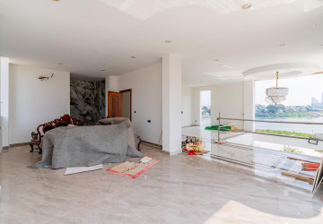 4 Bedroom Villa For Sale - Tonle Bassac, Phnom Penh thumbnail
