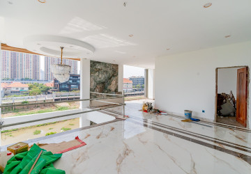 4 Bedroom Villa For Sale - Tonle Bassac, Phnom Penh thumbnail
