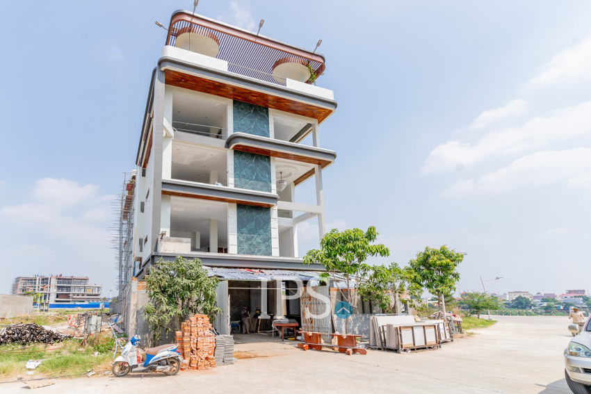 4 Bedroom Villa For Sale - Tonle Bassac, Phnom Penh