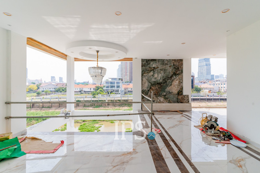 4 Bedroom Villa For Sale - Tonle Bassac, Phnom Penh