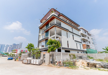 4 Bedroom Villa For Sale - Tonle Bassac, Phnom Penh thumbnail