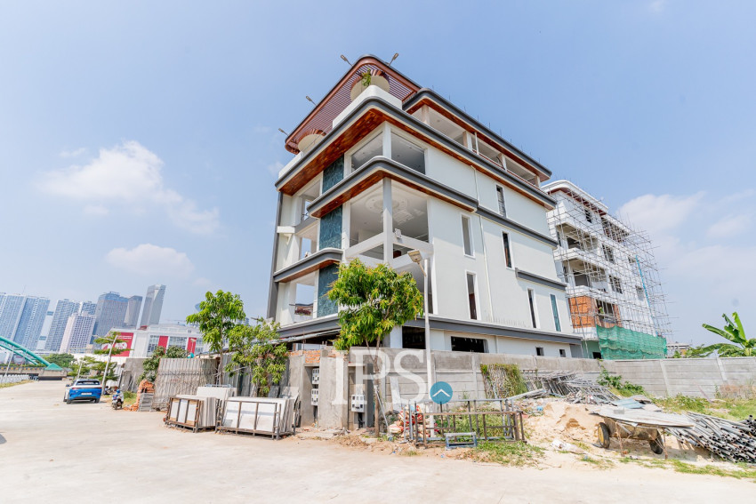 4 Bedroom Villa For Sale - Tonle Bassac, Phnom Penh