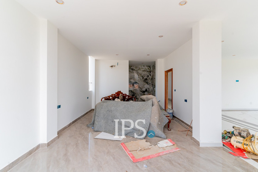4 Bedroom Villa For Sale - Tonle Bassac, Phnom Penh
