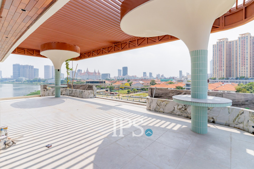 4 Bedroom Villa For Sale - Tonle Bassac, Phnom Penh