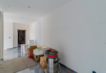 4 Bedroom Villa For Sale - Tonle Bassac, Phnom Penh thumbnail