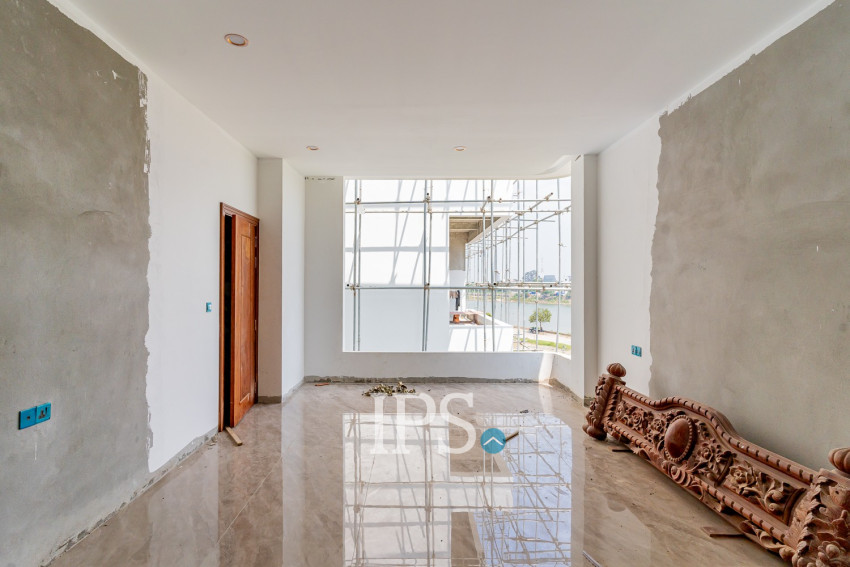 4 Bedroom Villa For Sale - Tonle Bassac, Phnom Penh