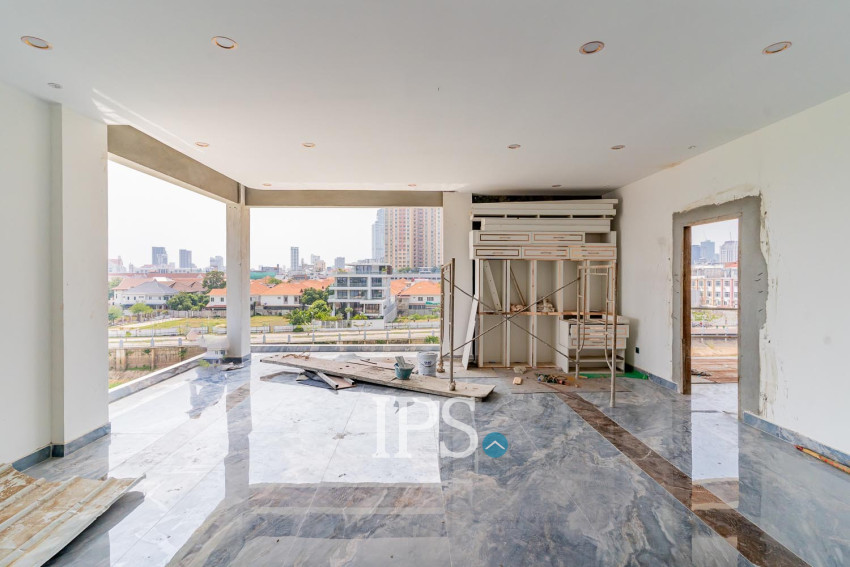 4 Bedroom Villa For Sale - Tonle Bassac, Phnom Penh