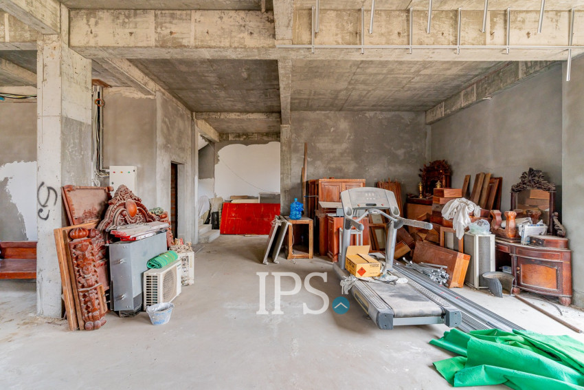 4 Bedroom Villa For Sale - Tonle Bassac, Phnom Penh