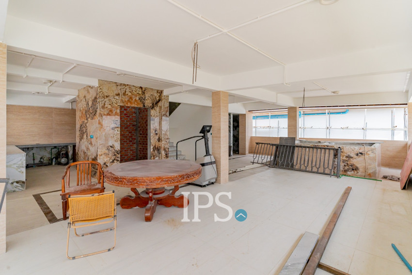 4 Bedroom Villa For Sale - Tonle Bassac, Phnom Penh