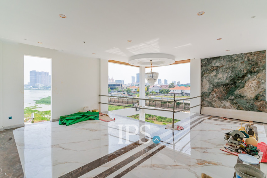 4 Bedroom Villa For Sale - Tonle Bassac, Phnom Penh