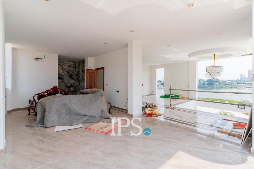 4 Bedroom Villa For Sale - Tonle Bassac, Phnom Penh