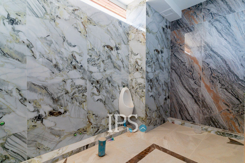 4 Bedroom Villa For Sale - Tonle Bassac, Phnom Penh