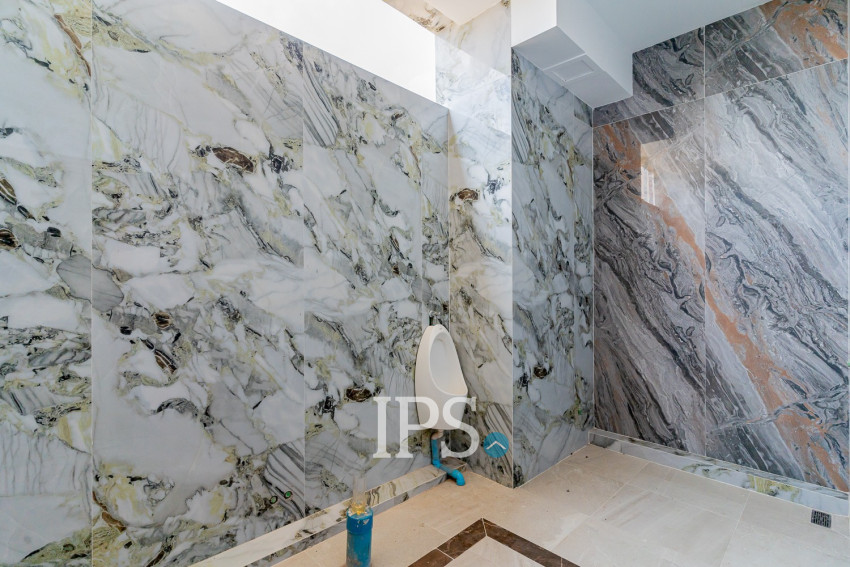 4 Bedroom Villa For Sale - Tonle Bassac, Phnom Penh