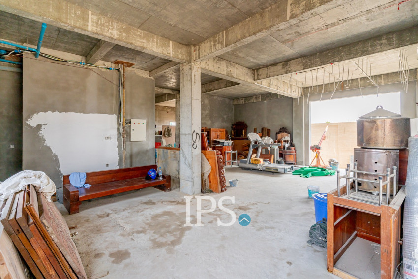 4 Bedroom Villa For Sale - Tonle Bassac, Phnom Penh