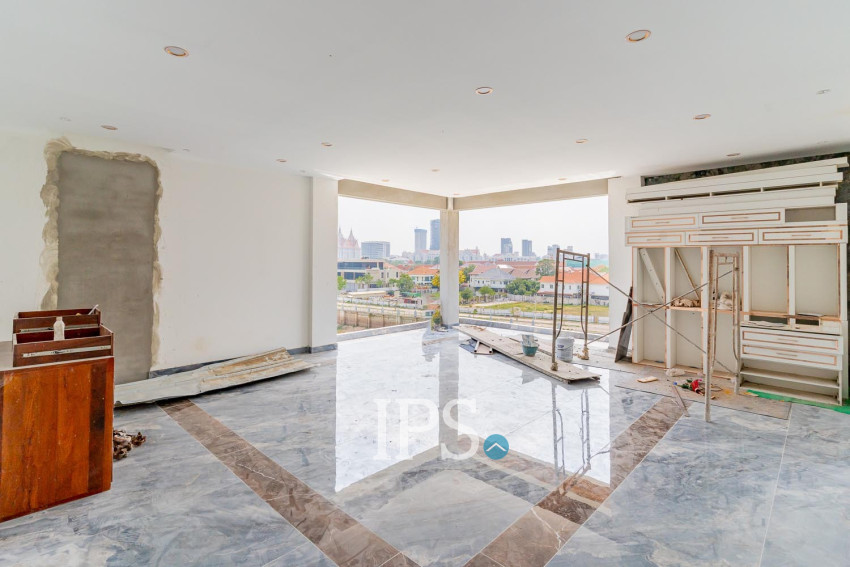 4 Bedroom Villa For Sale - Tonle Bassac, Phnom Penh