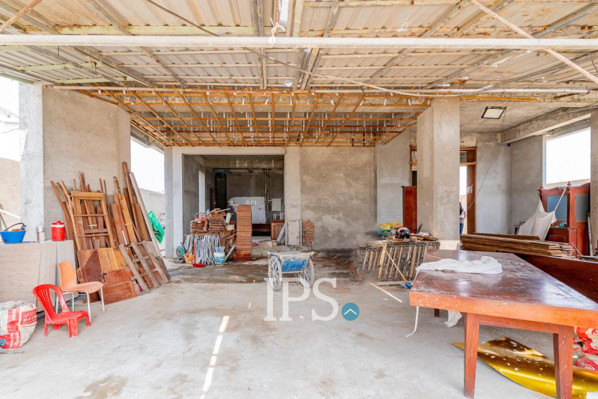 4 Bedroom Villa For Sale - Tonle Bassac, Phnom Penh
