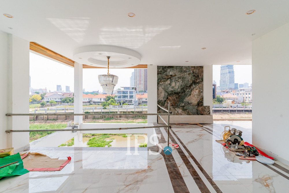 4 Bedroom Villa For Sale - Tonle Bassac, Phnom Penh - Image 11