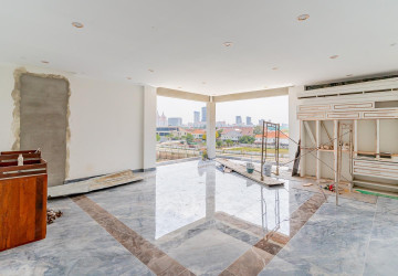 4 Bedroom Villa For Sale - Tonle Bassac, Phnom Penh thumbnail