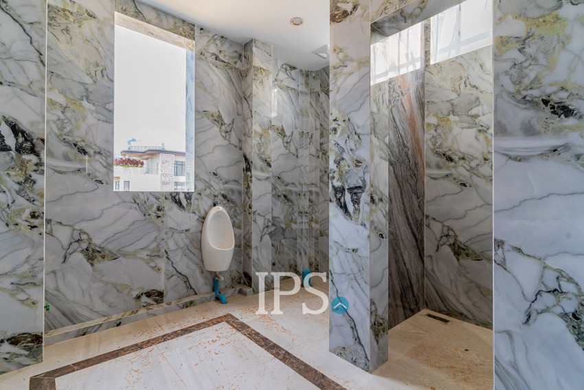 4 Bedroom Villa For Sale - Tonle Bassac, Phnom Penh