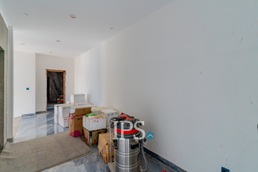 4 Bedroom Villa For Sale - Tonle Bassac, Phnom Penh