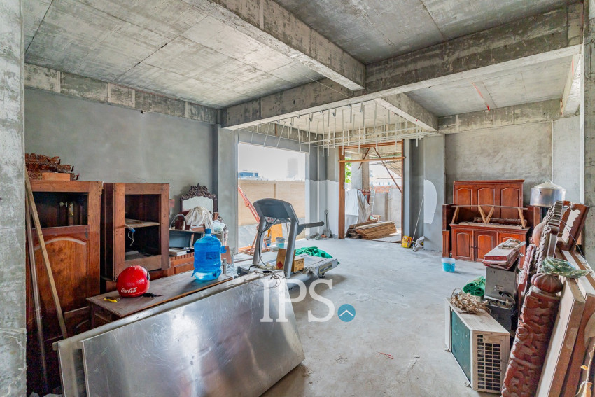 4 Bedroom Villa For Sale - Tonle Bassac, Phnom Penh