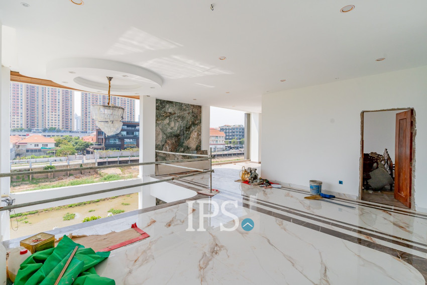 4 Bedroom Villa For Sale - Tonle Bassac, Phnom Penh