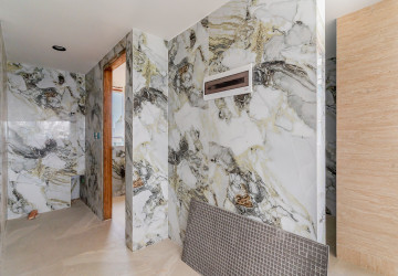 4 Bedroom Villa For Sale - Tonle Bassac, Phnom Penh thumbnail