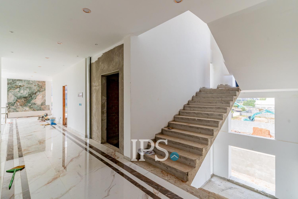 4 Bedroom Villa For Sale - Tonle Bassac, Phnom Penh - Image 30