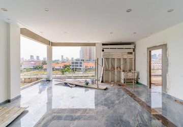 4 Bedroom Villa For Sale - Tonle Bassac, Phnom Penh thumbnail