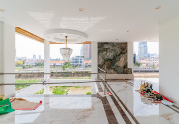 4 Bedroom Villa For Sale - Tonle Bassac, Phnom Penh thumbnail