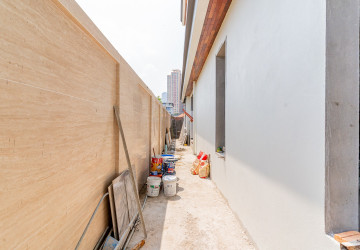 4 Bedroom Villa For Sale - Tonle Bassac, Phnom Penh thumbnail