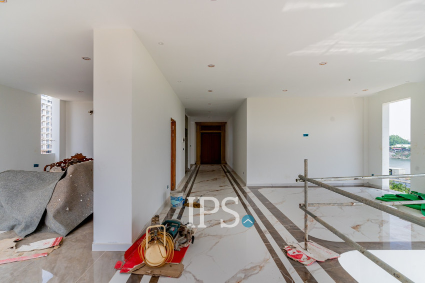 4 Bedroom Villa For Sale - Tonle Bassac, Phnom Penh