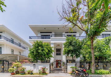6 Bedroom Villa For Rent - Villa Town, Chak Angrae Kraom, Phnom Penh thumbnail