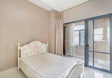 6 Bedroom Villa For Rent - Villa Town, Chak Angrae Kraom, Phnom Penh thumbnail