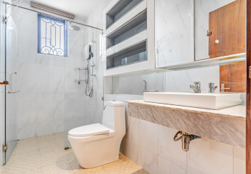 6 Bedroom Villa For Rent - Villa Town, Chak Angrae Kraom, Phnom Penh thumbnail