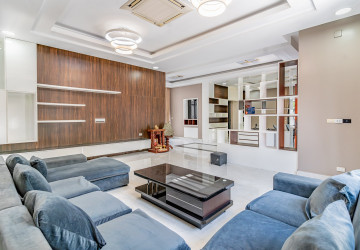 6 Bedroom Villa For Rent - Villa Town, Chak Angrae Kraom, Phnom Penh thumbnail