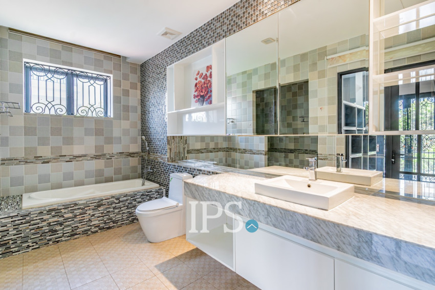 6 Bedroom Villa For Rent - Villa Town, Chak Angrae Kraom, Phnom Penh