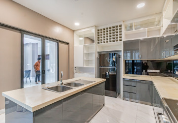 6 Bedroom Villa For Rent - Villa Town, Chak Angrae Kraom, Phnom Penh thumbnail