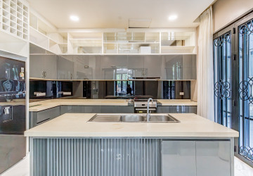 6 Bedroom Villa For Rent - Villa Town, Chak Angrae Kraom, Phnom Penh thumbnail