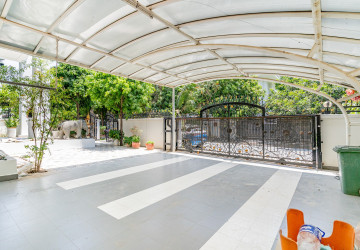 6 Bedroom Villa For Rent - Villa Town, Chak Angrae Kraom, Phnom Penh thumbnail